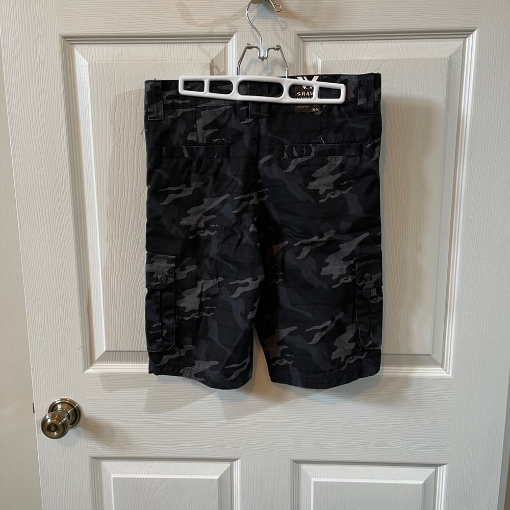 Boys Shaun White shorts - Picture 2 of 4